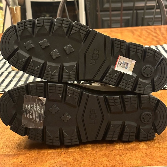 UGG women’s SIDNEE WHITE WATERPROOF LEATHER COMBAT SHORT BOOTS - Picture 16 of 16